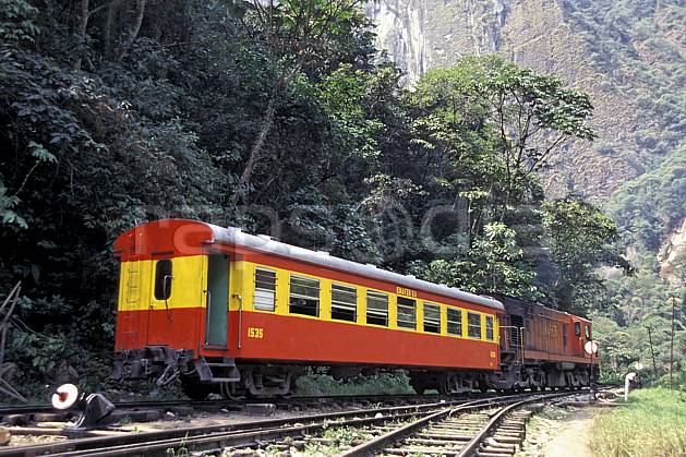 ef1202-37LE : Train du Machu pichu. Amérique du sud, Amérique Latine, train, C02, C01 transport, voyage aventure (Pérou).