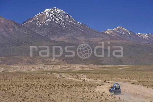 ef1220-19LE : 4x4 dans le Sud Lipez. 4x4 Amérique du sud, Amérique Latine, Amérique, sport, loisir, action, sport mécanique, voiture, ciel bleu, piste, voiture, C02, C01 désert, paysage, transport, voyage aventure (Bolivie).