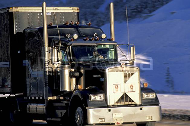 ef2377-06LE : Truck, Yoho National Park, Alberta. Amérique du nord, Amérique, camion, C02, C01 transport, voyage aventure (Canada).