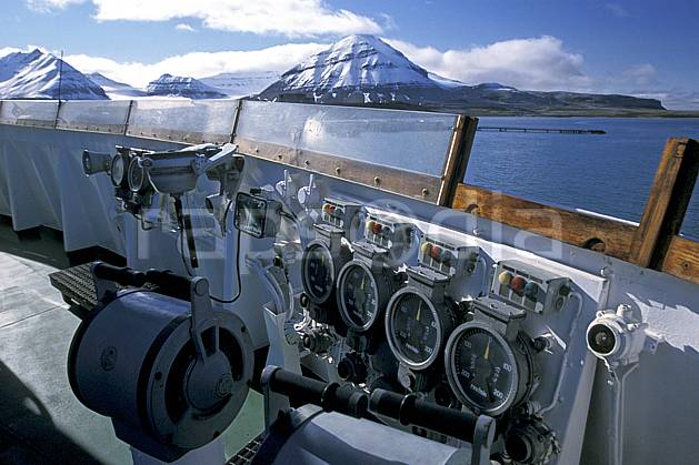 ef2763-06LE : Svalbard, Ile du Spitzberg, Brise-glace Le Polar Star. Europe, CEE, bateau, littoral, brise glace, ciel bleu, C02, C01 transport, voyage aventure, mer (Norvège).