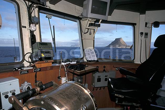 ef2770-17LE : Instrument de bord, Svalbard, A bord du Polar Star, Ile de RossØya, 80°5 N. Europe, CEE, bateau, littoral, C02, C01 transport, voyage aventure, mer (Norvège).