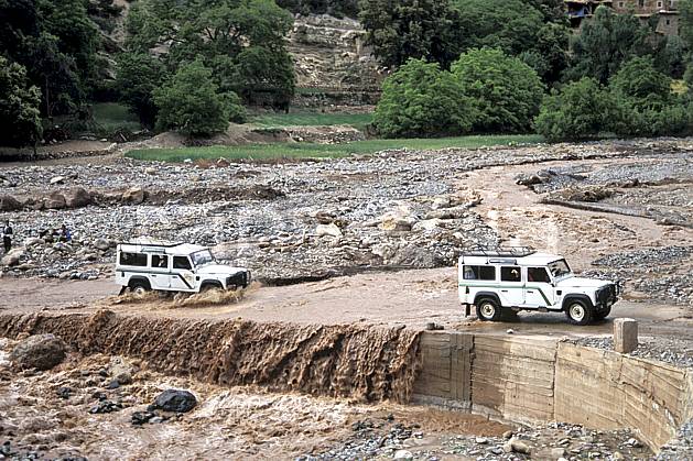 ef3161-07LE : Trek Maroc. 4x4 Afrique, Afrique du nord, voiture, gué, route, C02, C01 environnement, moyenne montagne, rivière, transport, voyage aventure (Maroc).