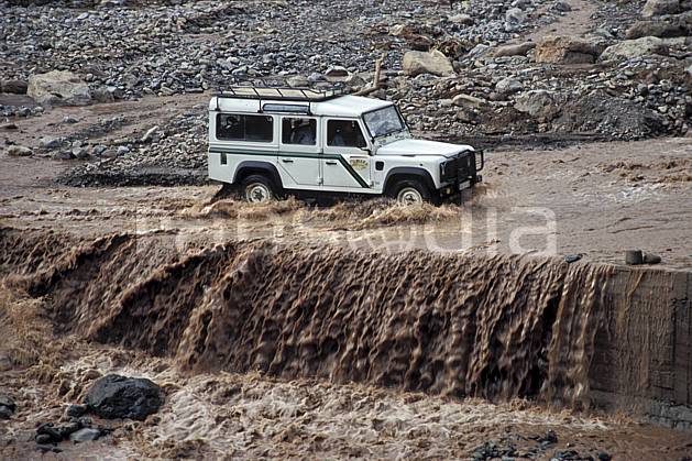 ef3161-08LE : Trek Maroc. 4x4 Afrique, Afrique du nord, voiture, gué, route, C02, C01 environnement, moyenne montagne, rivière, transport, voyage aventure (Maroc).
