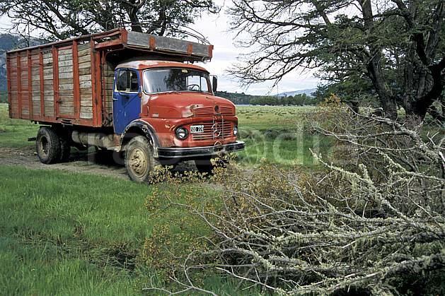 ef3188-13LE : Patagonie. Amérique du sud, Amérique Latine, Amérique, camion, C02, C01 environnement, transport, voyage aventure (Argentine).