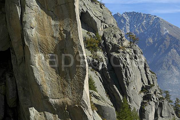 fa055812LE : Valle dell Orco. Europe, CEE, mur, falaise, C02, C01 moyenne montagne, paysage, textures et fonds (Italie).