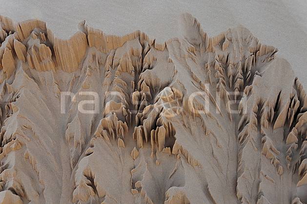 fa063675LE : Erosion d'une dune de sable. Afrique, Afrique du nord, dune, C02, C01 désert, textures et fonds, voyage aventure (Tunisie).
