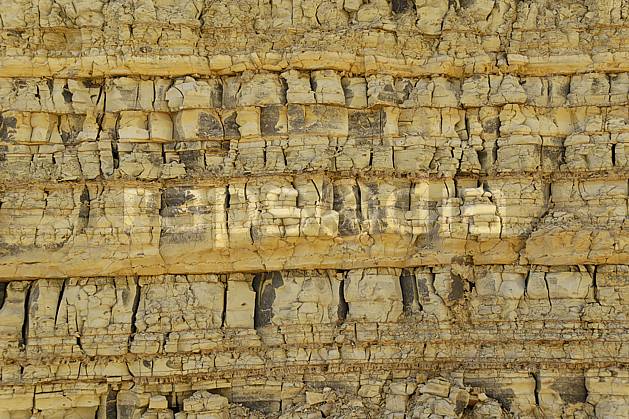 fa070537LE : Strates géologiques dans la réserve naturelle de Mujib, près de la Mer Morte. Moyen Orient, falaise, géologie, C02 désert, gros plan, textures et fonds (Jordanie).