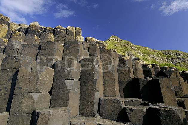 fa071906LE : Orgues basaltiques, Giant's Causeway (Chaussée des Géants), Ulster (Irlande du Nord). Europe, CEE, littoral, orgue, de, basalte, pierre, C02 mer, paysage (Irlande Royaume-Uni).