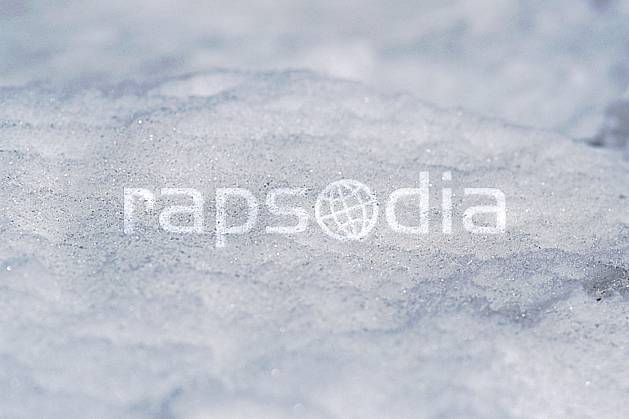 fa2966-22LE : Neige. Europe, CEE, neige croûtée, C02, C01 textures et fonds, gros plan (France).
