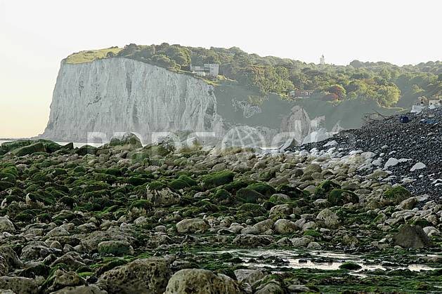 ha040026LE : Falaises de craie de Douvres. Europe, CEE, falaise, craie, littoral, plage, C02, C01 mer, paysage (Royaume-Uni).