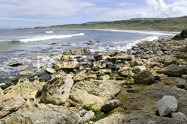 ha071878LE : Plage de White Park Bay, Portbraddan, Ulster (Irlande du Nord). Europe, CEE, plage, littoral, vague, C02 mer, paysage (Irlande Royaume-Uni).