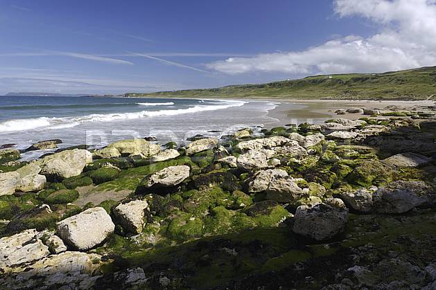 ha071887LE : Plage de White Park Bay, Portbraddan, Ulster (Irlande du Nord). Europe, CEE, plage, littoral, vague, C02 mer, paysage (Irlande Royaume-Uni).