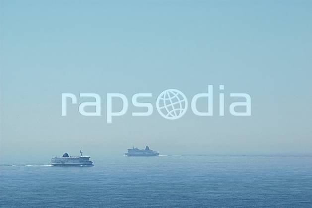 hf040041LE : Ferries sur la Manche. Douvres. Europe, CEE, bateau, ferry, C02, C01 environnement, mer, paysage, transport (Royaume-Uni).